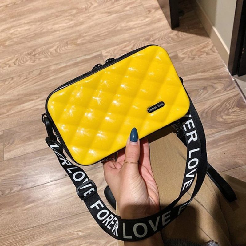 Crossbody Kabelky S Embosováním Z Pvc S Chlopní