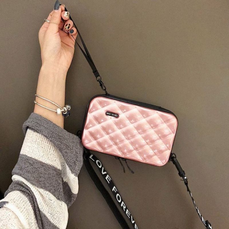 Crossbody Kabelky S Embosováním Z Pvc S Chlopní