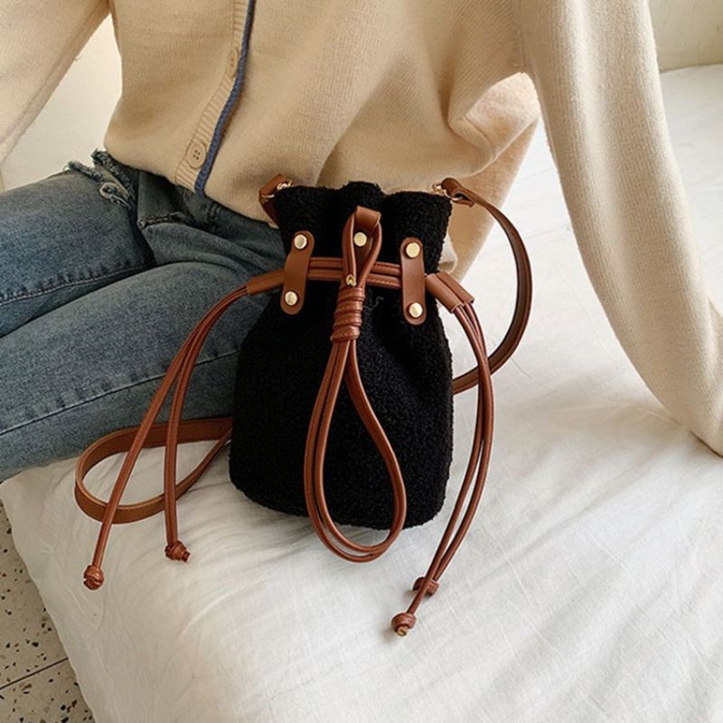 Kabelky Crossbody Ve Tvaru Sudu